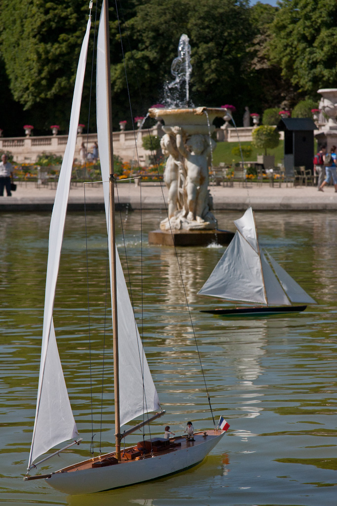 sail boats in the Luxembourg garden fountains Frank Gab&Tor Flickr