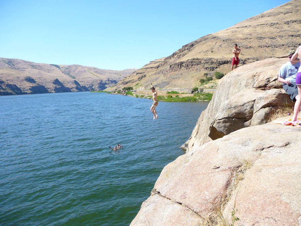 Cliff Jumping Lower Granite Lake off of a 30 foot vertical… Flickr