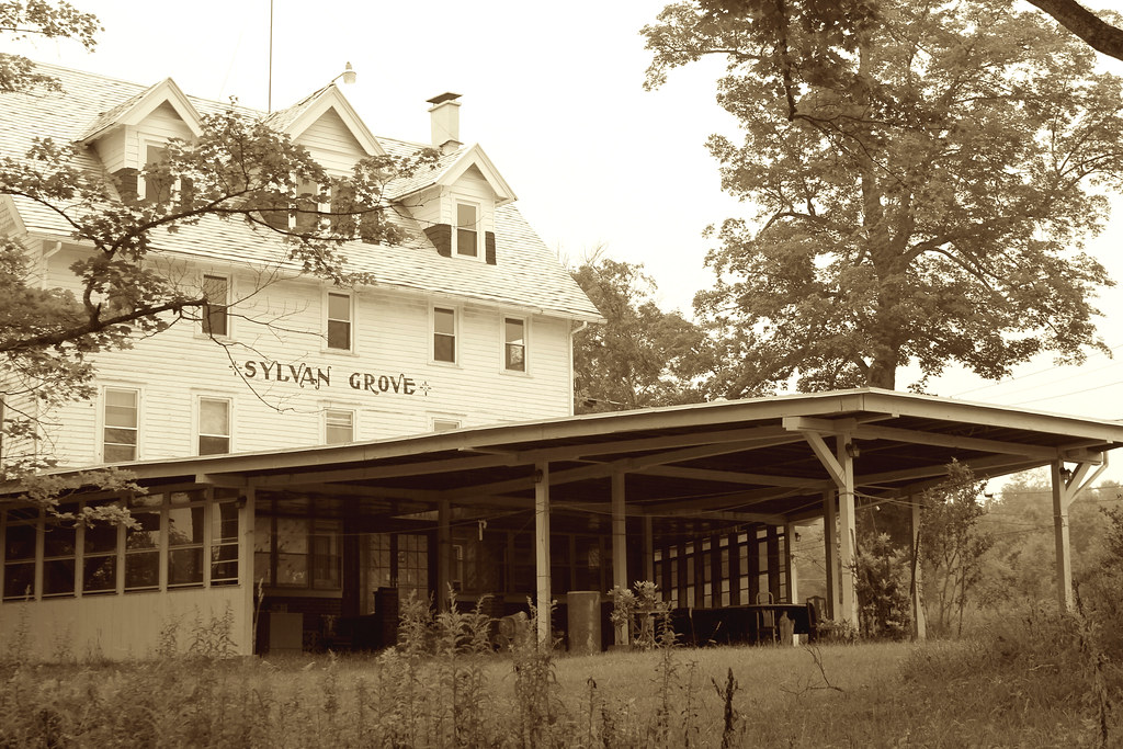 Sylvan Grove *Explored* An abandoned hotel near Kauneonga … Flickr
