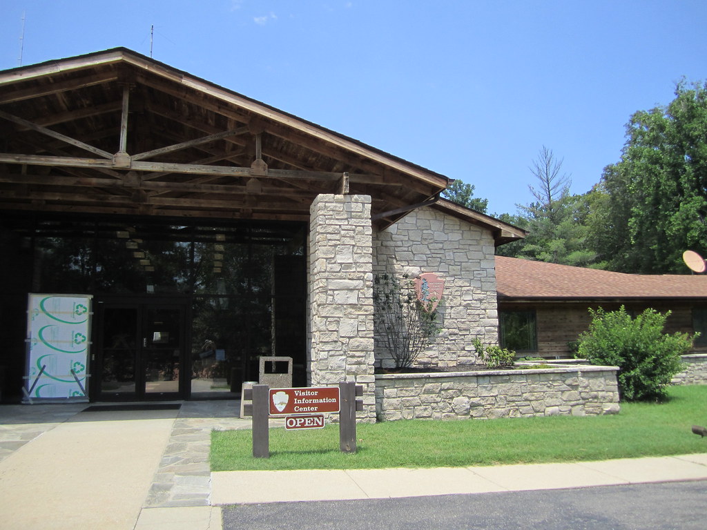Ozark National Scenic Riverways Van Buren Visitor Information Center
