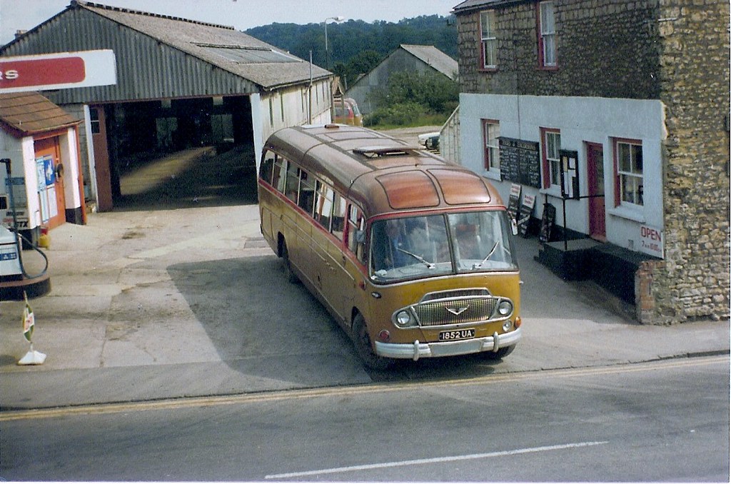 1852 UA Bere Regis Coaches 1852 UA, a 1959 Bedford SB1Dup… Flickr