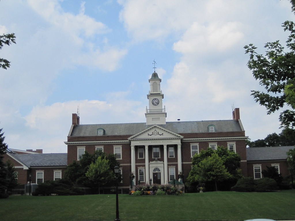 Memorial Hall Memorial Hall in Hinsdale, part of the Downt… Flickr