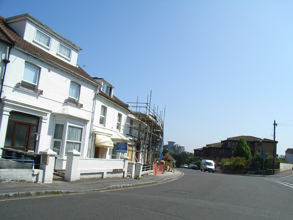 NORWICH AVENUE. NORWICH RD RIGHT. BOURNEMOUTH. DORSET. MAY… Flickr