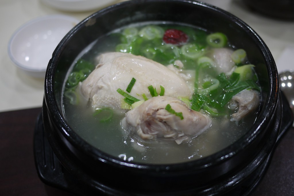 Chicken broth with ginseng 회식 메뉴. 삼계탕이 1,200 kcal라고 하지만...… Flickr