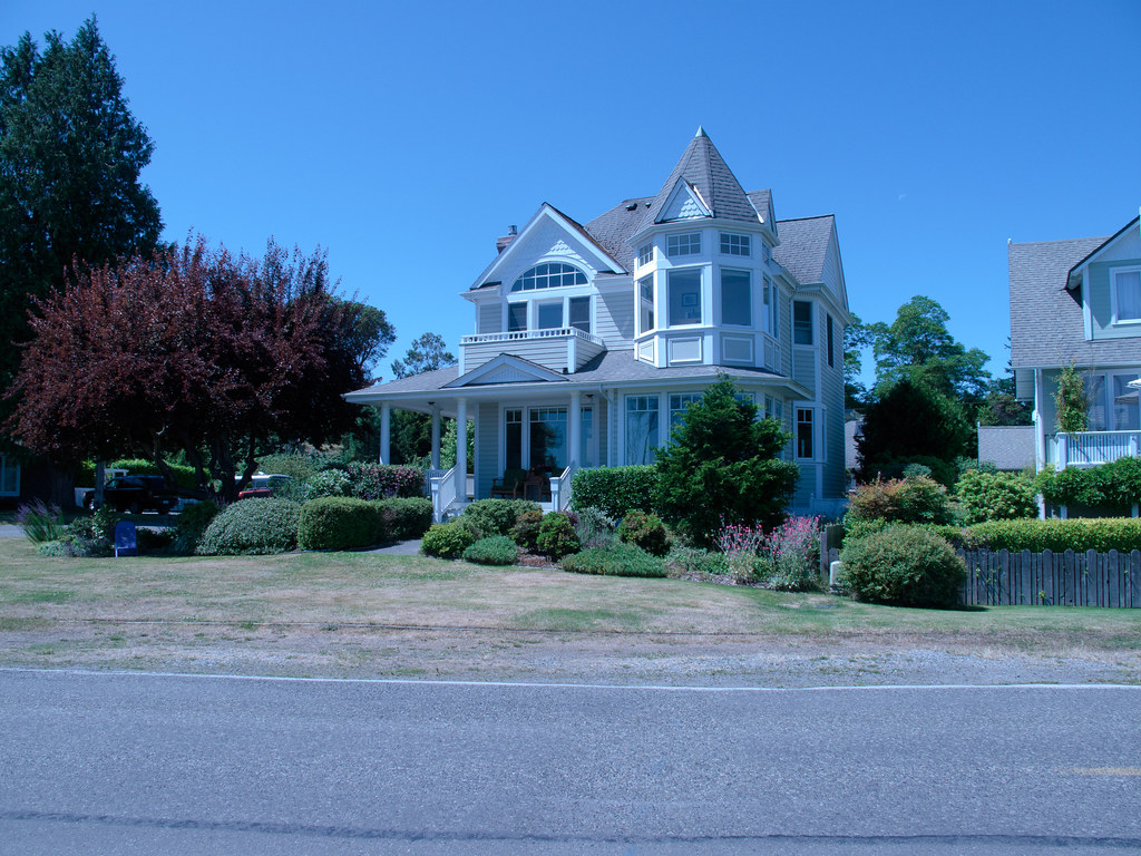 Walk to Market and Ft. Worden This house was for sale a fe… Flickr