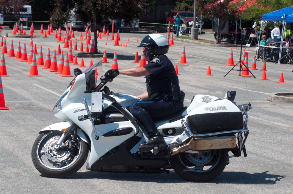 Ride 2 N 5 Milpitas Honda CCW A Milpitas police officer ri… Flickr