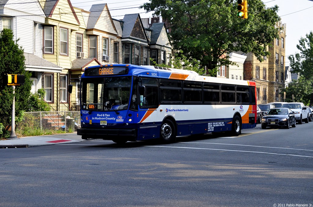 New Jersey Transit (Operated by Coach USA Red & Tan in Hud… Flickr