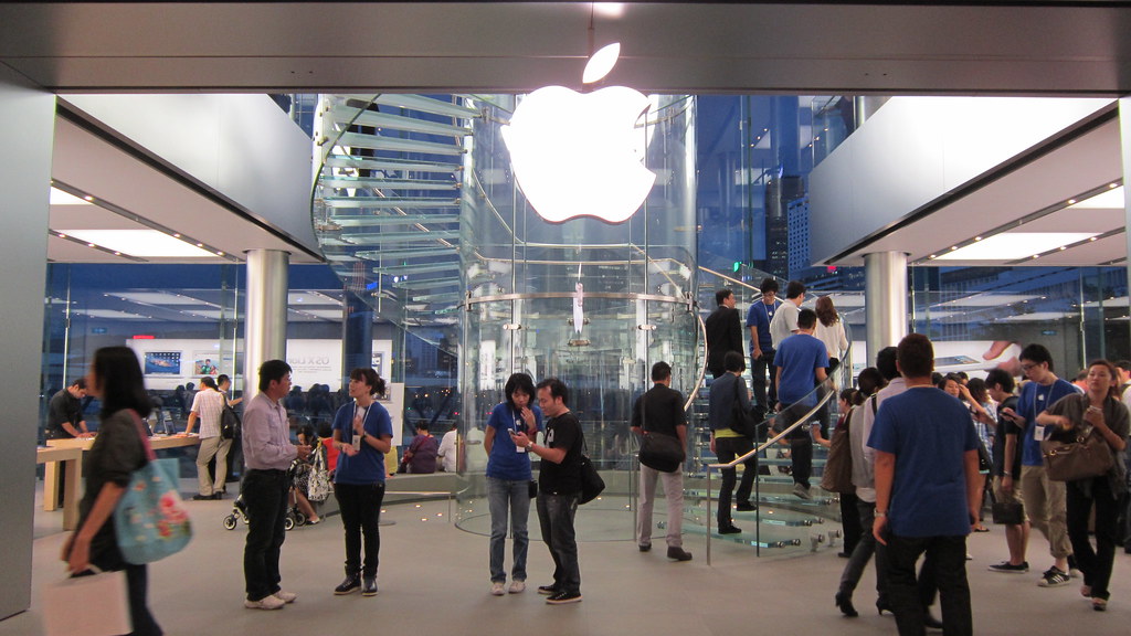 HK IFC Apple store 這週才剛開幕的 好多人呀 阿Sean. Flickr