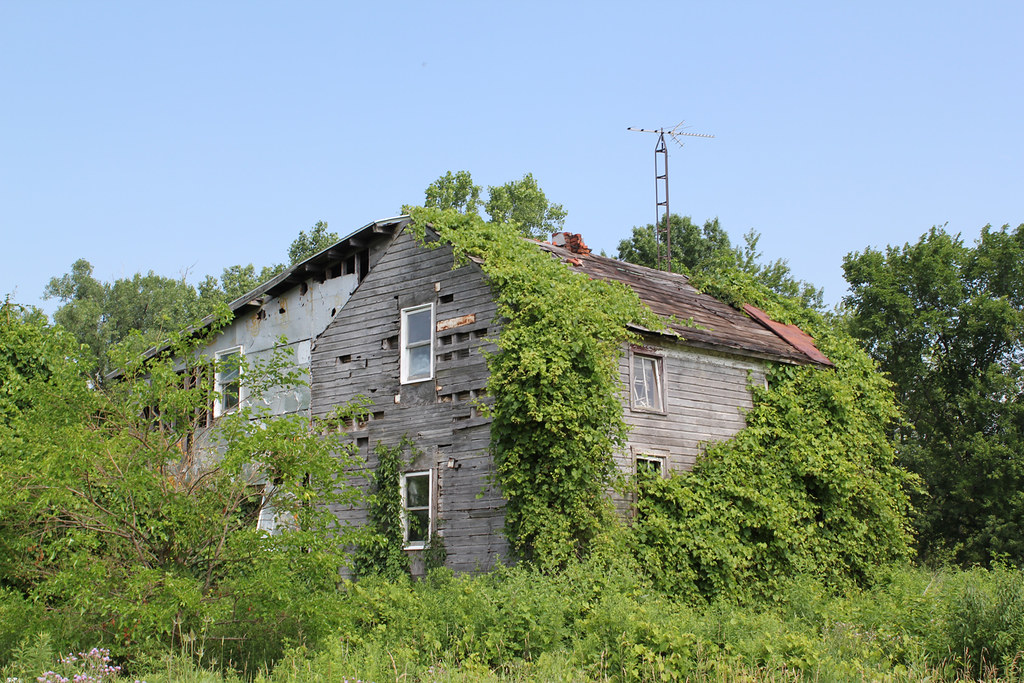 Abandoned House Chatfield, OH A very overgrown and dilap… Flickr