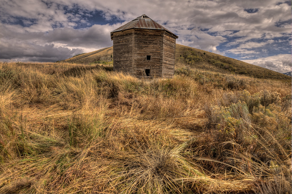 oldstyle grain silo north of Soda Springs Idaho Howard Kilgour Flickr