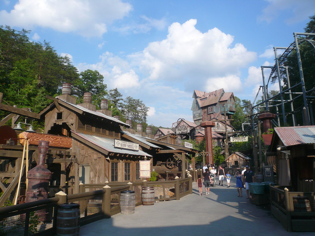 Dollywood The setting sun illuminated the Timber Canyon pa… Flickr