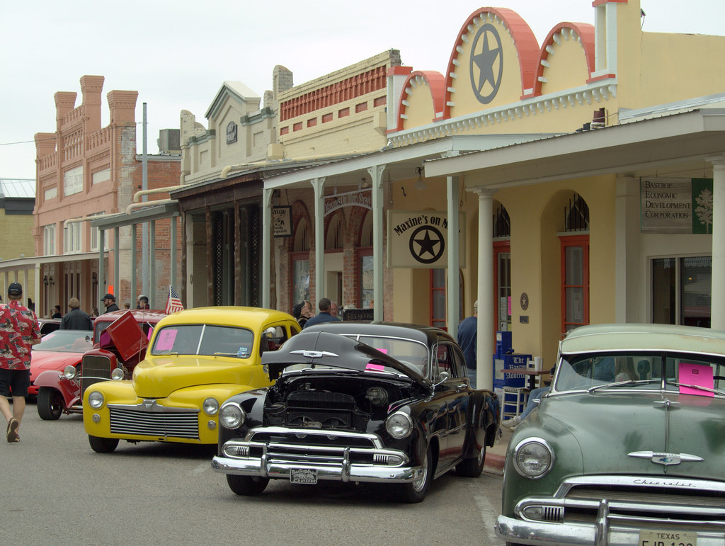 Classic Cars at Bastrop Veterans' Day Car Show Hundreds of… Flickr