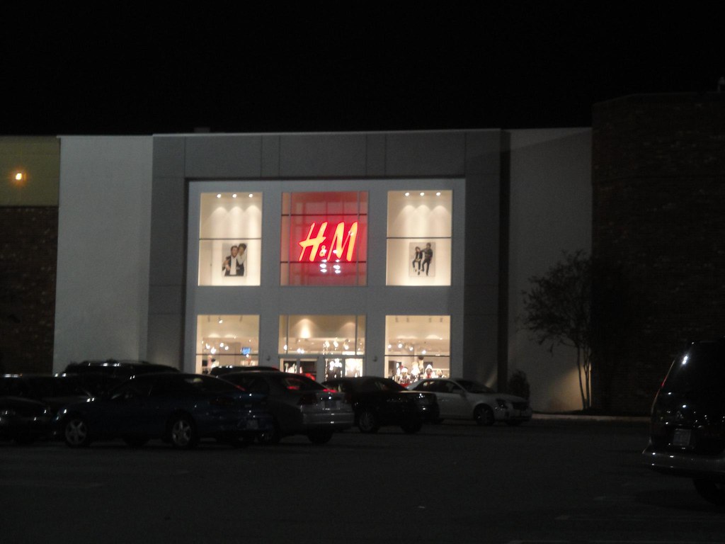 H&M (Hanes Mall) This store opened November 17, 2011. It's… Flickr
