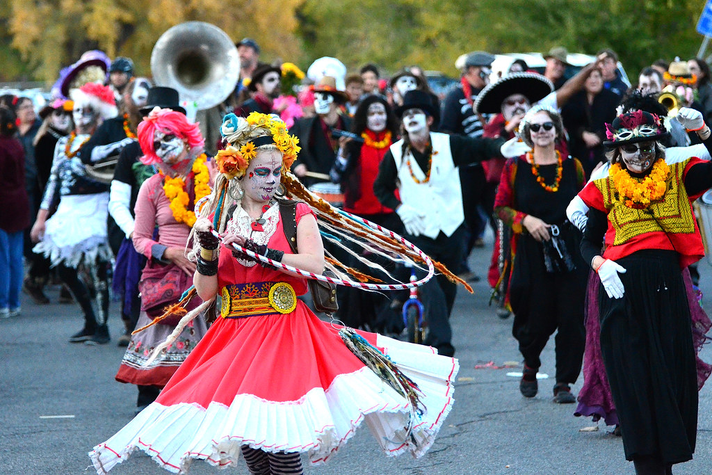 Dia de los Muertos Marigold Parade Albuquerque Larry Lamsa Flickr