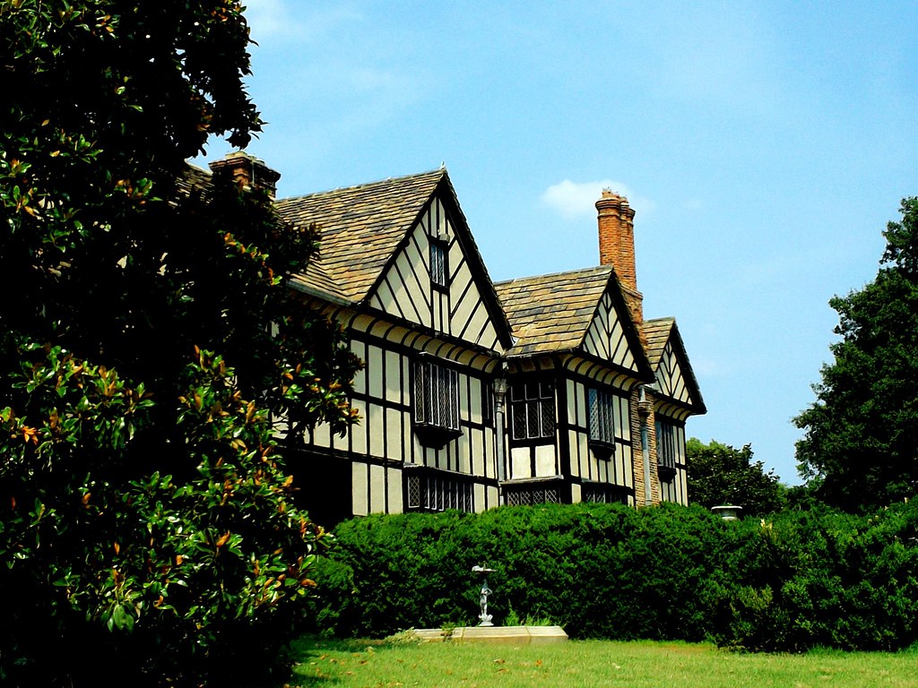 Agecroft Hall Agecroft Hall is a Tudorstyle estate curren… Flickr