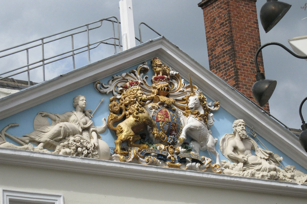Trinity House, Hull, Yorkshire Neptune and Britannia flank… Flickr
