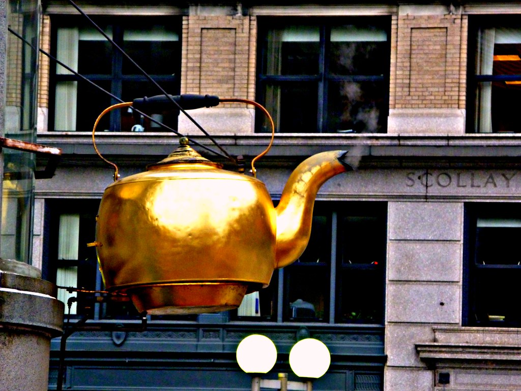 the giant tea kettle in Government Center This tea kettle … Flickr