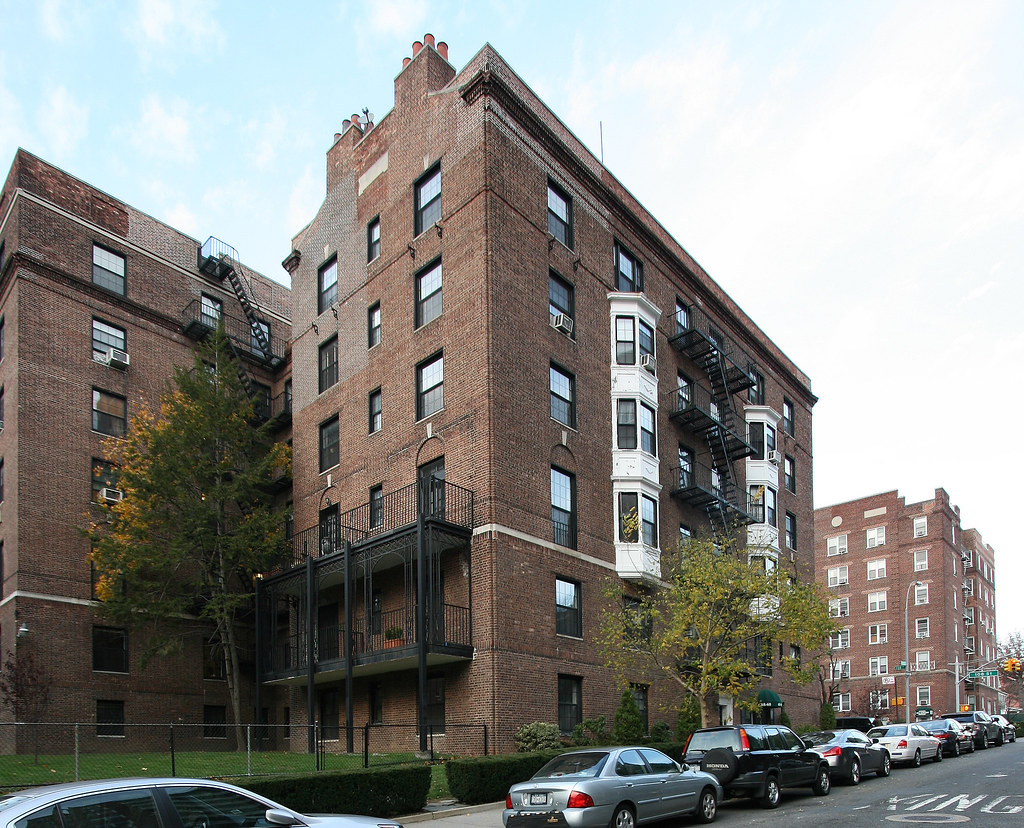 Livingston Apartments, 6860 108th St, Forest Hills, NY Flickr