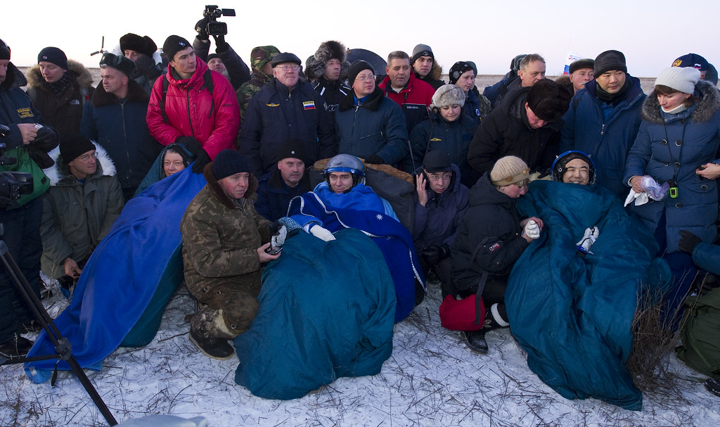 Expedition 29 Landing (201111220001HQ) Expedition 29 Comma… Flickr