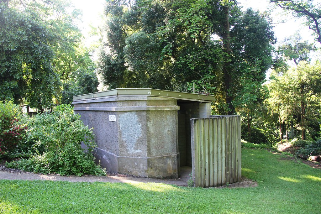 toilets Wombat Hill Botanic Garden Daylesford_6939 Flickr