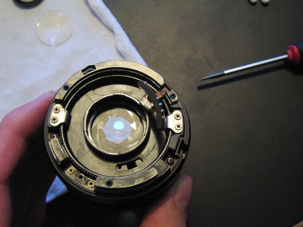 Aperture blades Nikon 35mm f2 repair 14 More oil visible… Flickr