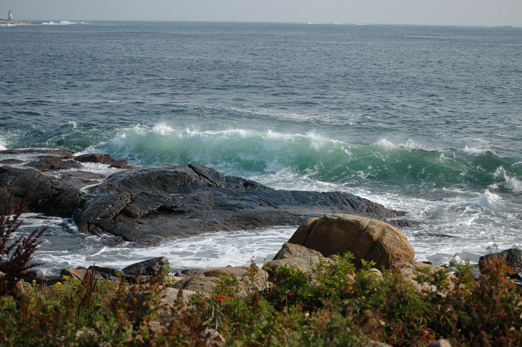 Surf crashing on "big rock" Surf at Eden Road in Rockport … Flickr