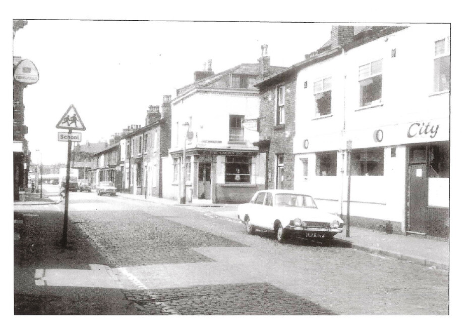 100 Crown Inn, West Worsley Street Current status Closed … Flickr
