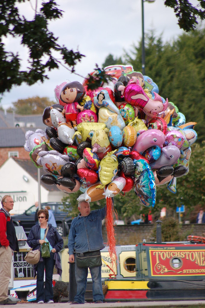 Balloon seller StratfordUponAvon lesley cairns Flickr