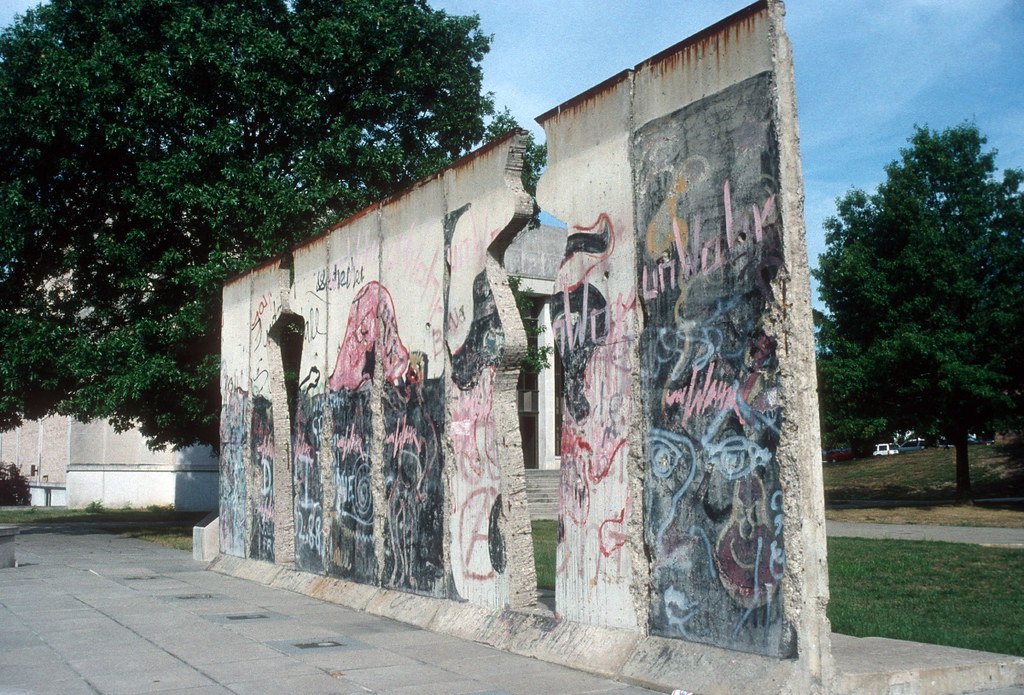 Fragment of Berlin Wall, Churchill Memorial, Fulton, MO (1… Flickr