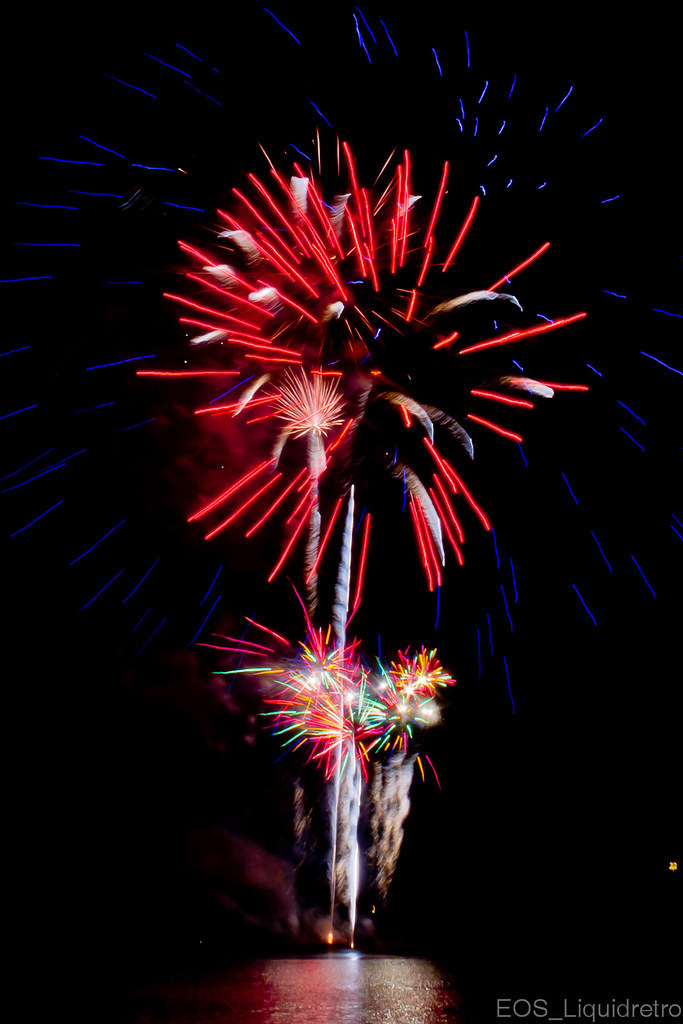 Oak Lake Fireworks, Lincoln NE 2011 a photo on Flickriver