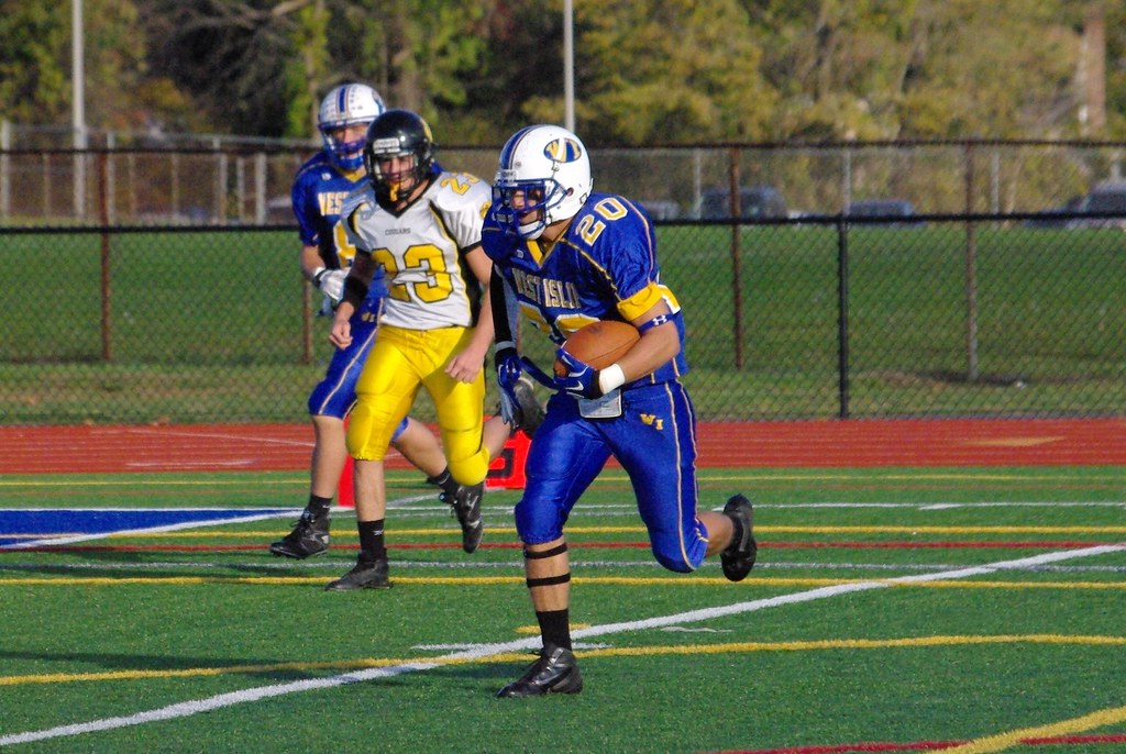 West Islip High School Football Ryan Wieczorek weaves his … Flickr