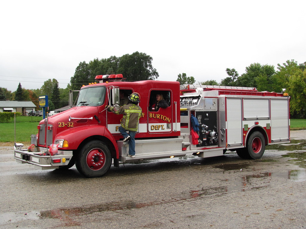 Burton, MI Fire Department Pumper 2332 Kenworth/Pierce… Flickr