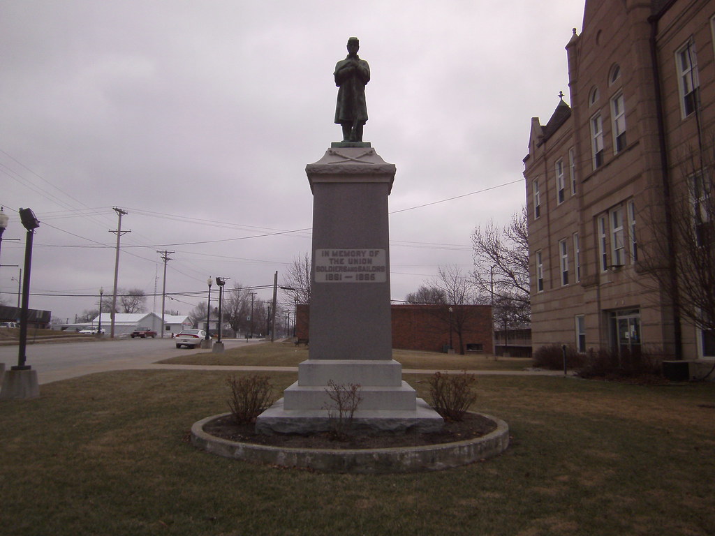 Civil War Memorial 6 MAR 2011 Grundy County Courthouse 700… Flickr