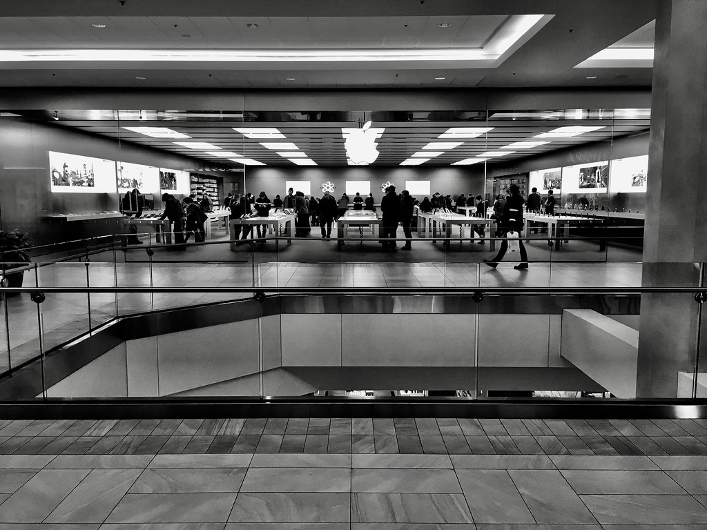 Apple Store, Masonville Place, London, Ontario Dennis Sparks Flickr