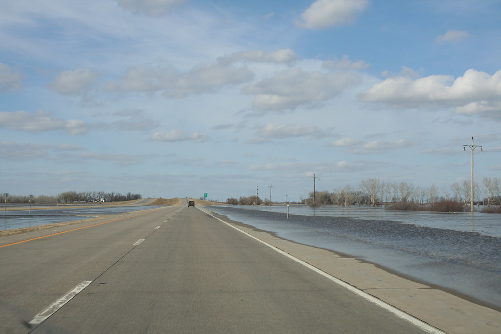 Spring 2010 flooding on I29, south of Grafton, North Dako… Flickr