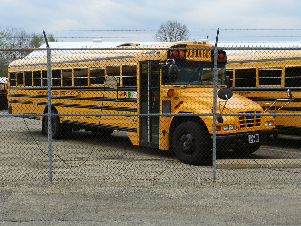 DSCN3517 Jackson Local Schools 95 2006 Blue Bird Vision;… Flickr