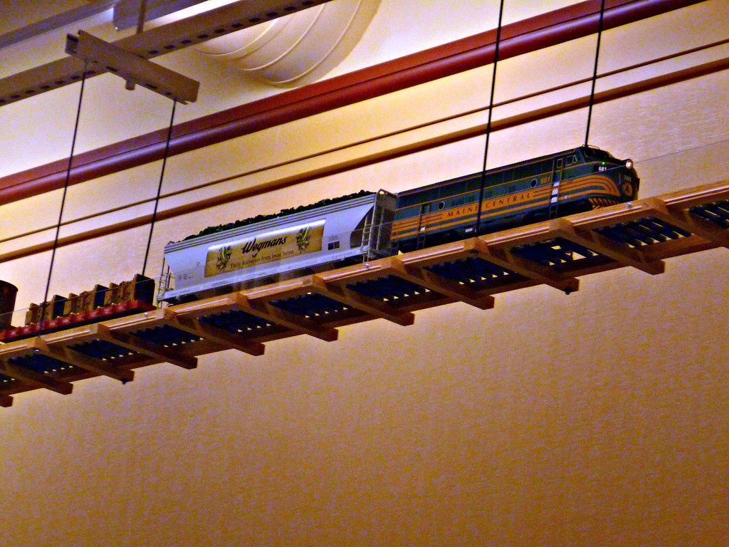 Gscale classic diesel train Wegman's Supermarket, Northb… Flickr