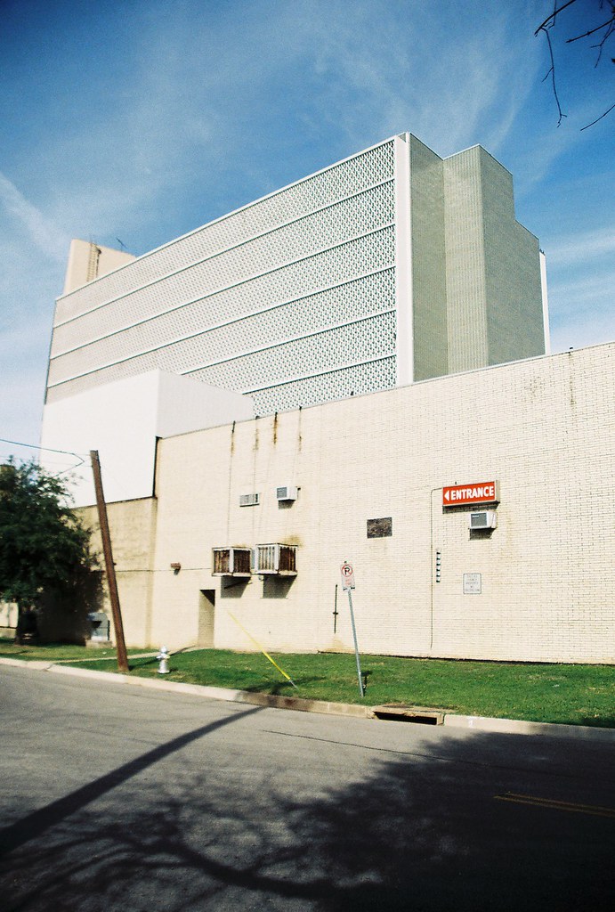 Side view Dupont/Cabana Hotel Dallas Texas Cuurently being… Flickr