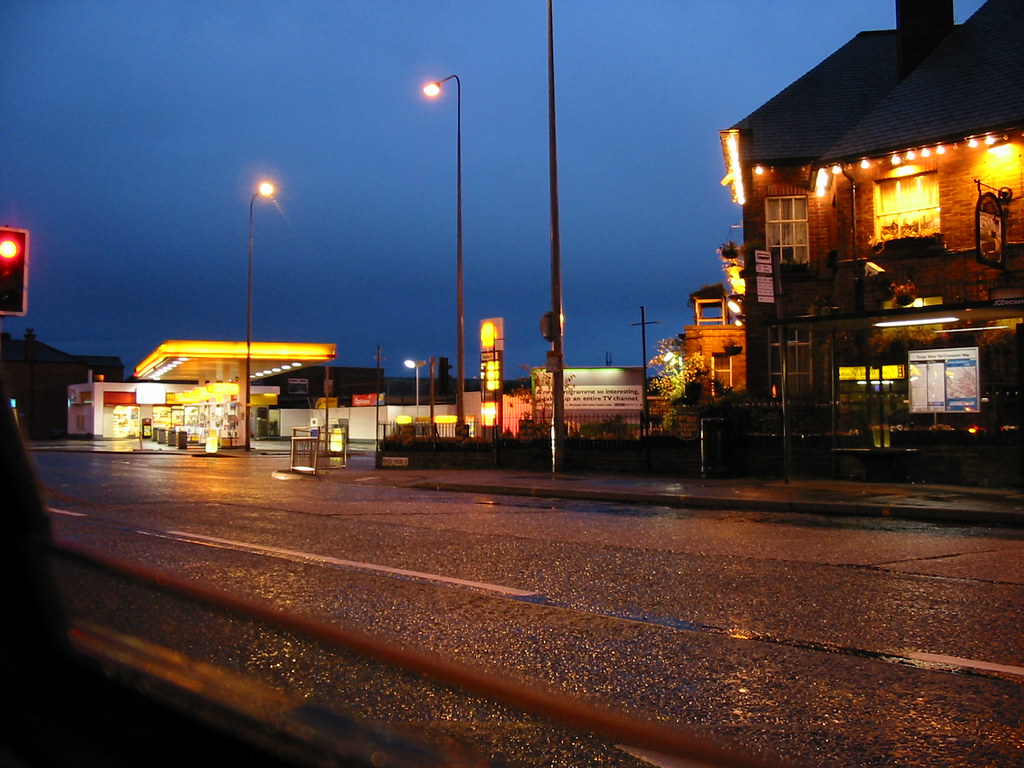 1060641_IMG Shell Garage Crompton Way (Tom Ashton's) , … Flickr