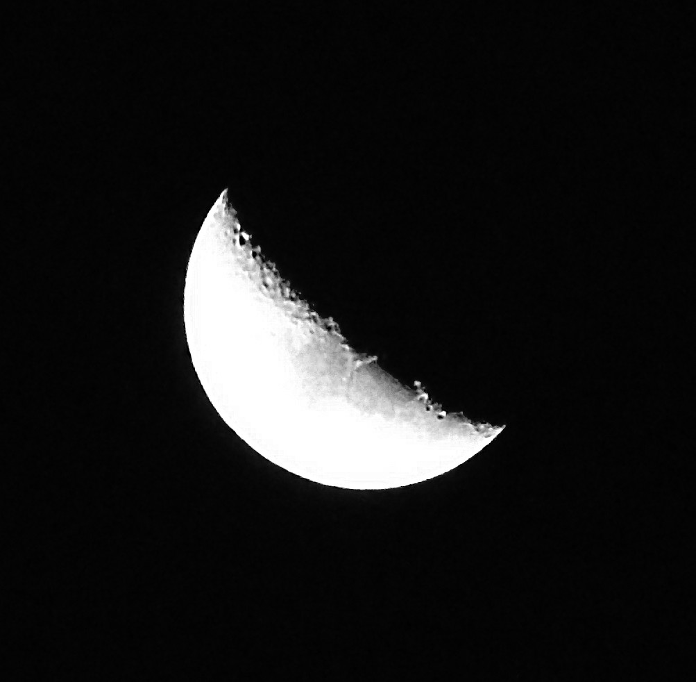 moon Moon handheld at full magnification in Fujifinepix S1… Flickr