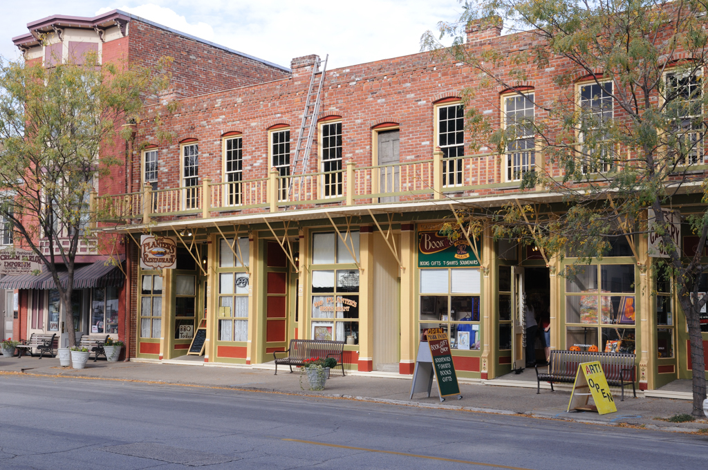 Hannibal_101011 064 Main Street, Hannibal, Missouri. R. E. Blue
