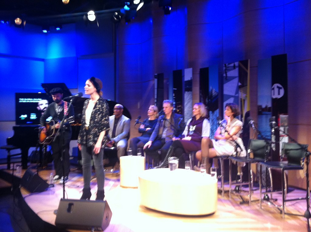 Nina Persson and Nathan Larson performing a photo on Flickriver