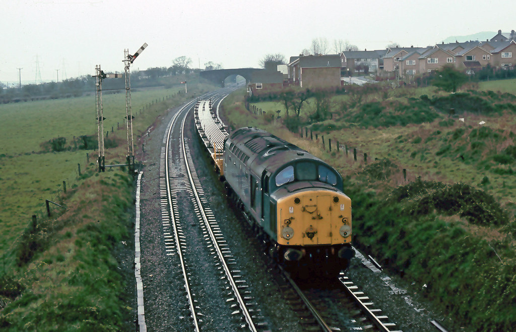 40077 40077 approaches Helsby with a short train of long w… Flickr