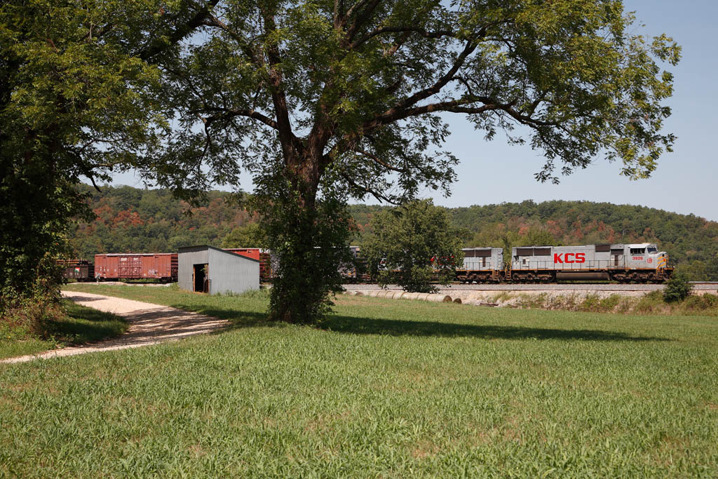 KCS 3926 North of Noel Missouri A pair of KCS (former TFM)… Flickr