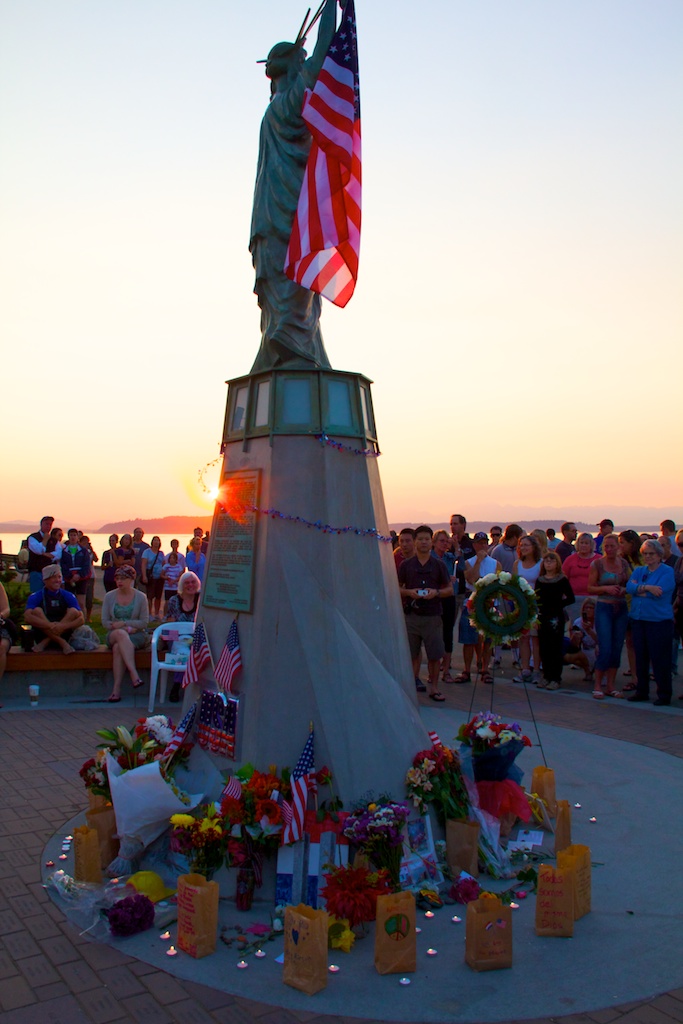 Alki Beach Statue of Liberty sunset 911 memorial Sept 201… Flickr