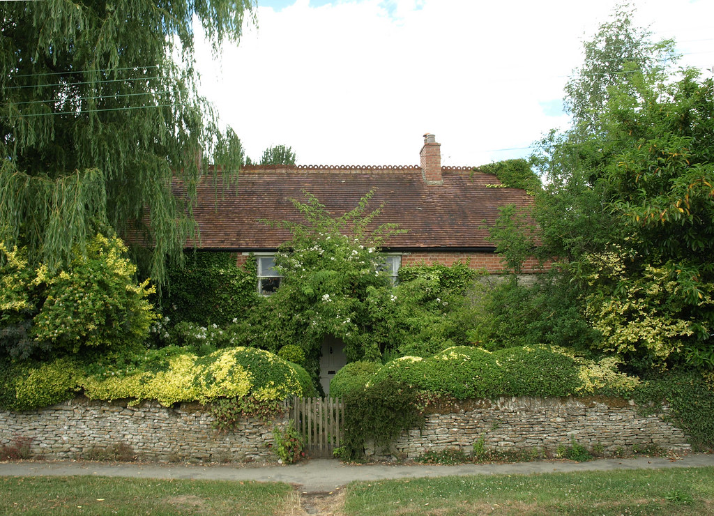 Cottage at Combe, Oxfordshire Nigel Purdey Flickr