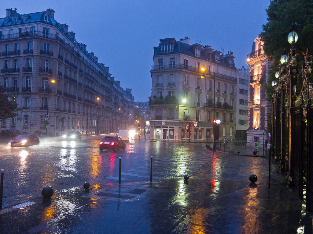Paris in the pouring rain Torrential pouring rain in Paris… Flickr