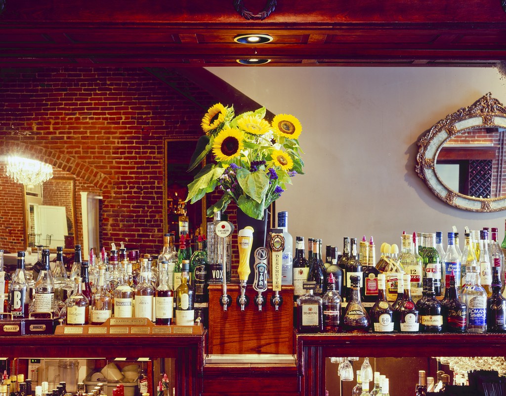 Hobos Bar Large Format Crown Graphic with Schneider Kreuzn… Flickr