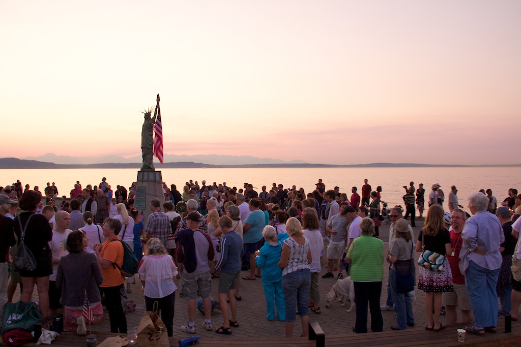 Alki Beach 911 memorial Statue of Liberty on left Sept 20… Flickr