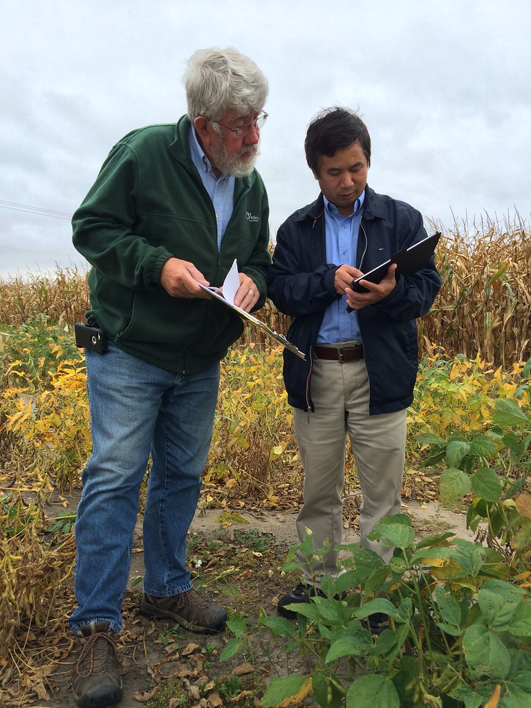 IMG_1743 Left Dan Bailey, Zeeland Farm Services Right De… Flickr